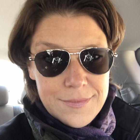 Meet your Posher, Valerie - Picture 2 of 2